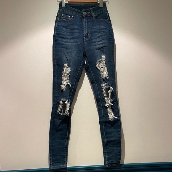 Fashion Nova Ripped Jeans - Size US 0 - Picture 1 of 2